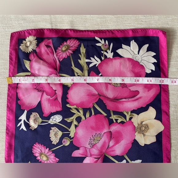 Oscar by Oscar de la Renta Scarf - Picture 14 of 16